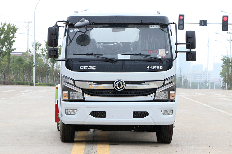 國六大多利卡 9.2噸灑水車{i}