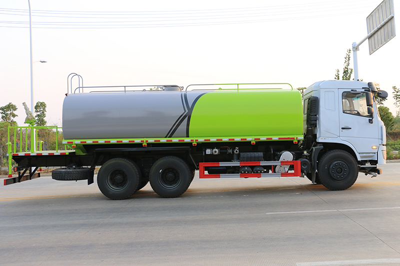 國六東風D3L后八輪 19.3噸 灑水車?{i}