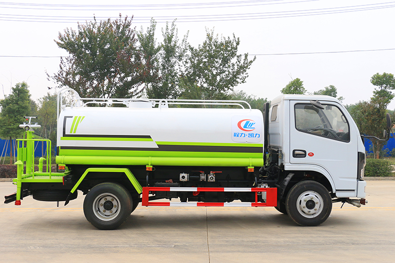 國六東風小福瑞卡 5噸 灑水車{i}