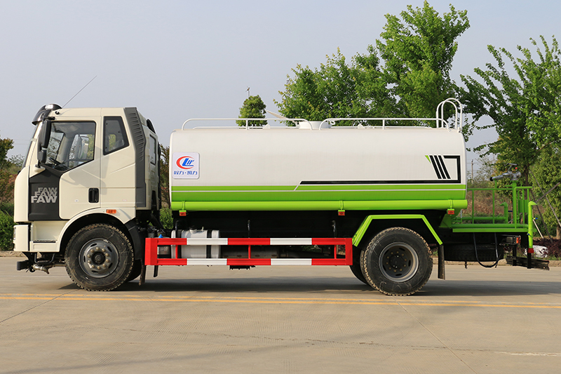 國六解放 13噸 灑水車{i}