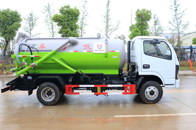 國六小福瑞卡 5方 吸污車{i}