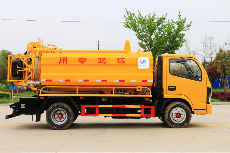 國(guó)六東風(fēng)小多利卡 5方 清洗吸污車{i}