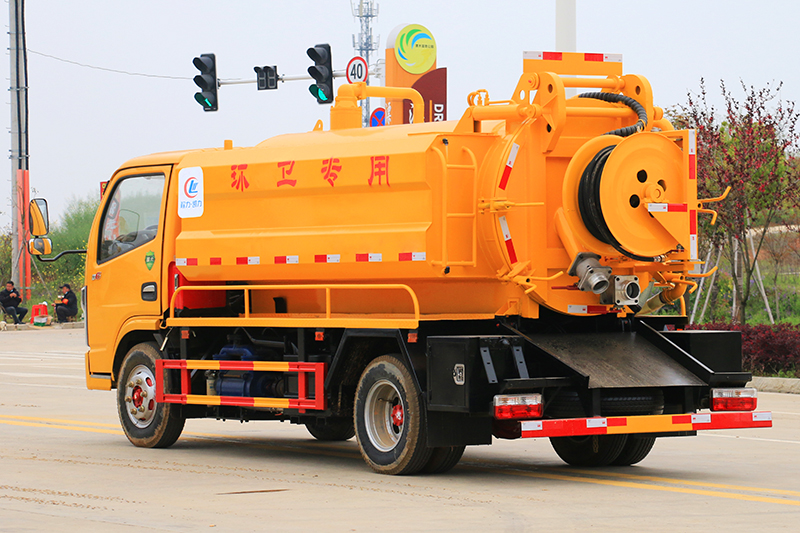 國(guó)六東風(fēng)小多利卡 5方 清洗吸污車{i}