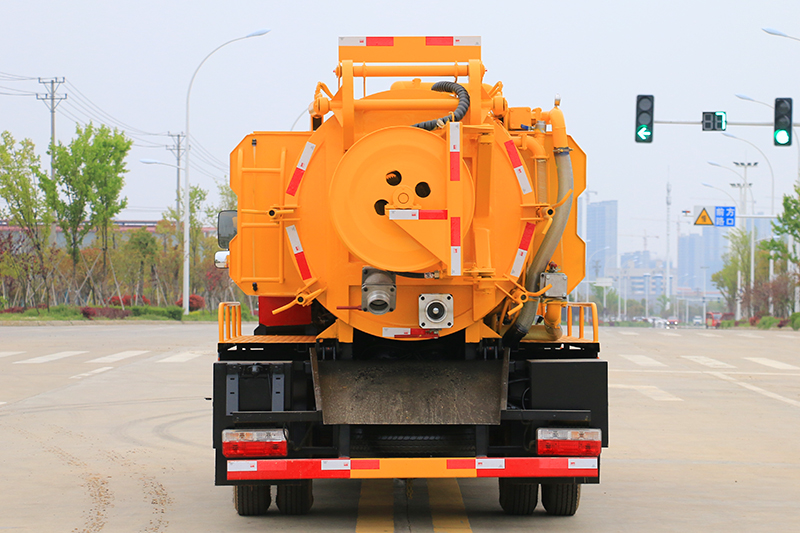 國(guó)六東風(fēng)小多利卡 5方 清洗吸污車{i}