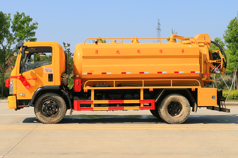 國六大福瑞卡 10方 清洗吸污車（廂式）{i}