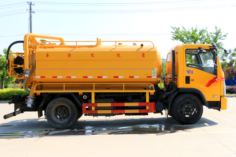 國六大福瑞卡 10方 清洗吸污車（廂式）{i}