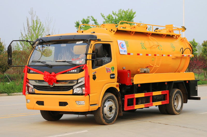 國六大多利卡清洗吸污車{i}