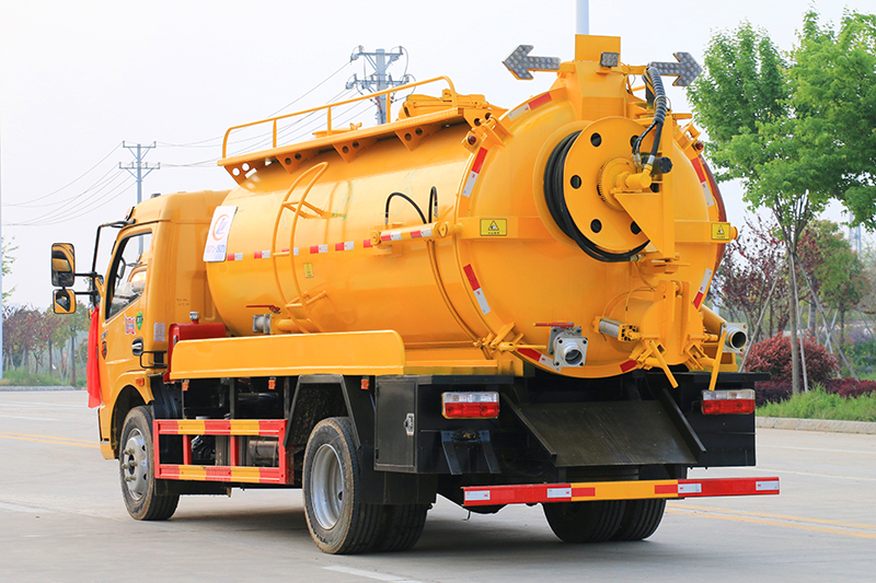 國六大多利卡清洗吸污車{i}
