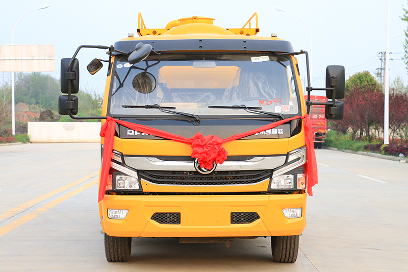 國六大多利卡清洗吸污車{i}