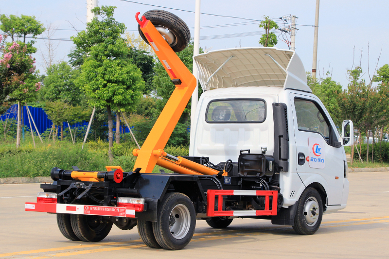 國六東風(fēng)途逸 藍(lán)牌 2-3方 勾臂垃圾車?{i}