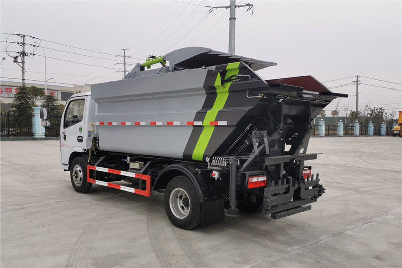 國六小多利卡7方無泄漏壓縮垃圾車{i}