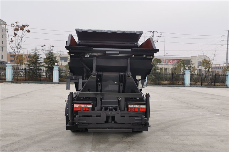 國六小多利卡7方無泄漏壓縮垃圾車{i}