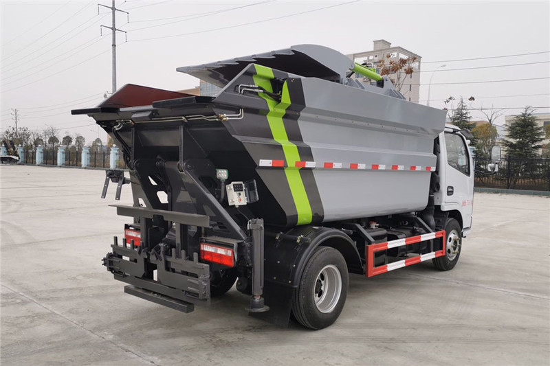 國六小多利卡7方無泄漏壓縮垃圾車{i}