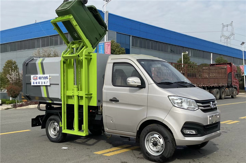 國六長安3方側裝掛桶垃圾車{i}
