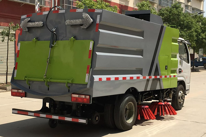 國六小多利卡5噸（1.5水/4塵）掃路車{i}