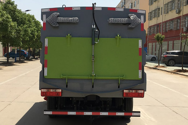 國六小多利卡5噸（1.5水/4塵）掃路車{i}