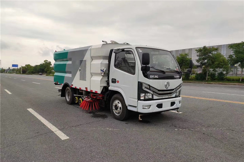國(guó)六小多利卡5噸(3.5水/2.5塵）洗掃車{i}