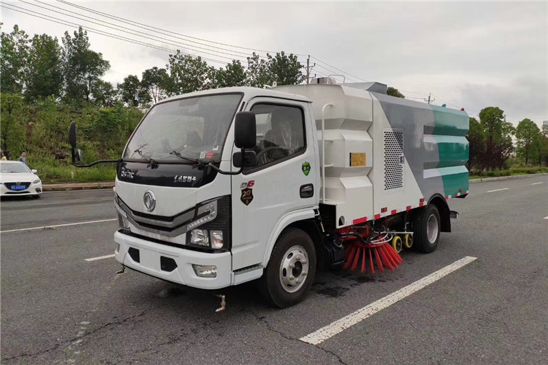 國(guó)六小多利卡5噸(3.5水/2.5塵）洗掃車{i}