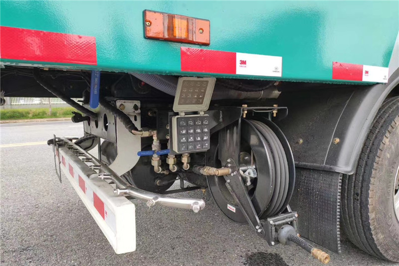 國(guó)六小多利卡5噸(3.5水/2.5塵）洗掃車{i}