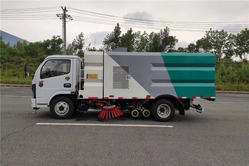 國(guó)六小多利卡5噸(3.5水/2.5塵）洗掃車{i}