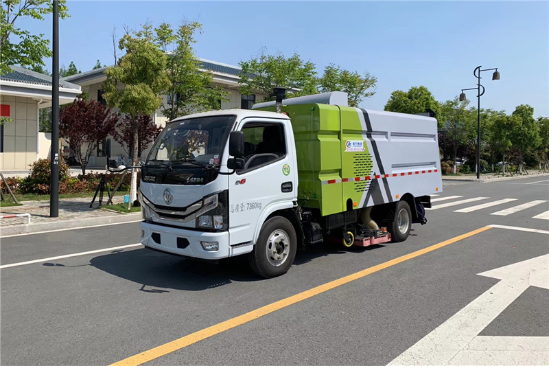 國六小多利卡5噸（1水/4塵）吸塵車{i}