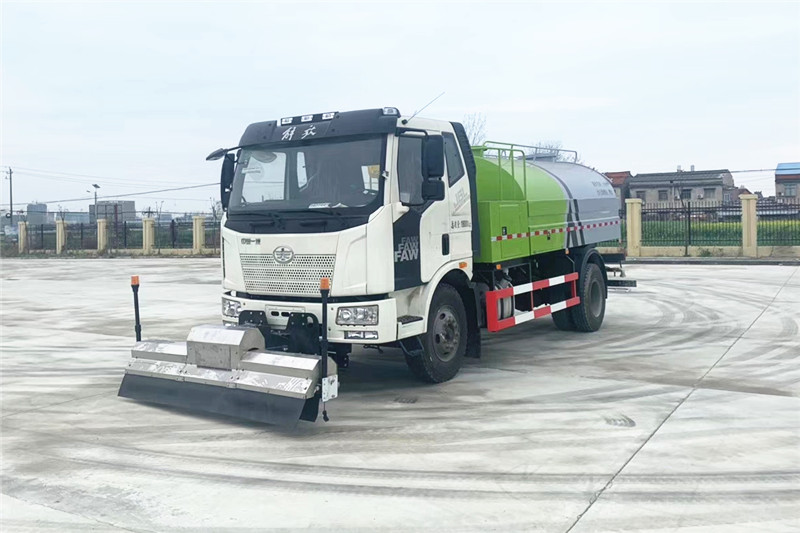 國六解放J6 9方路面清洗車{i}