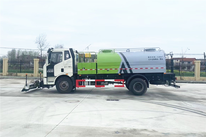 國六解放J6 9方路面清洗車{i}