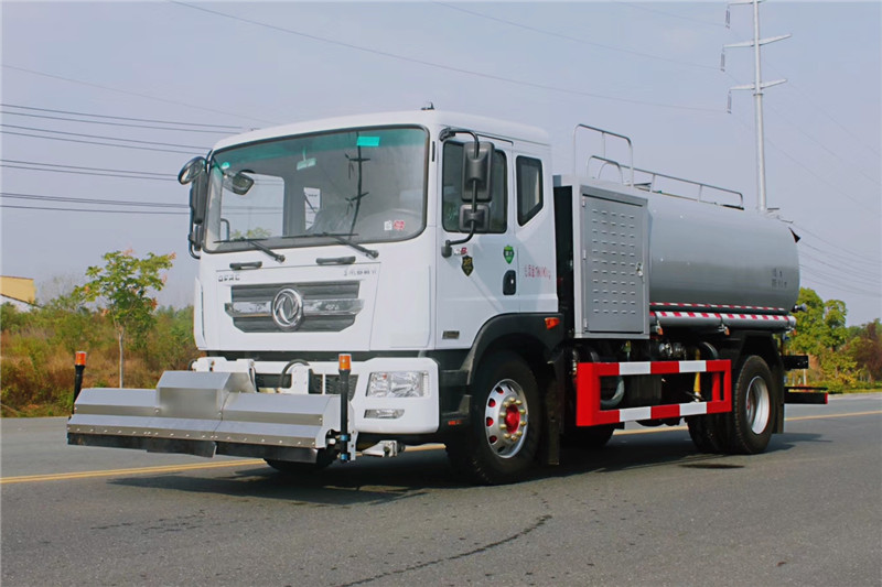 國六東風D9 11方路面清洗車{i}