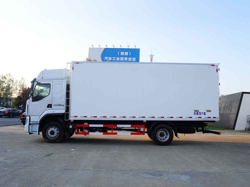 柳汽乘龍H5冷藏車(高頂雙臥)(國六){i}