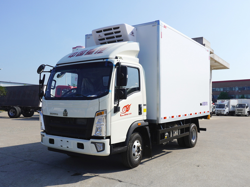 重汽豪沃冷藏車（國六）{i}