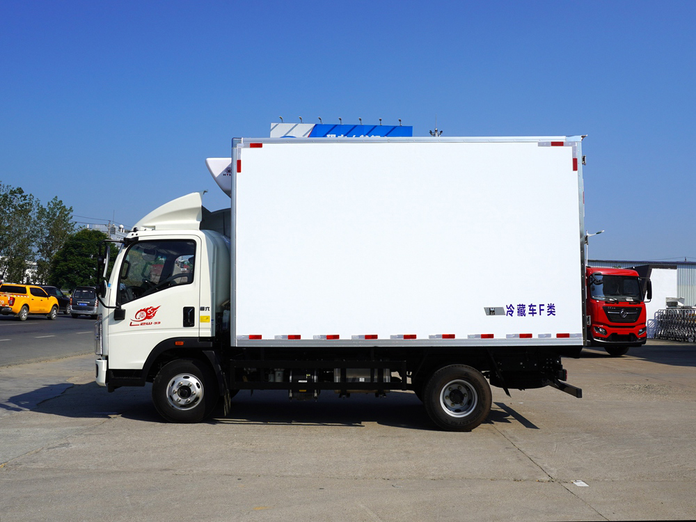 重汽豪沃冷藏車（國六）{i}
