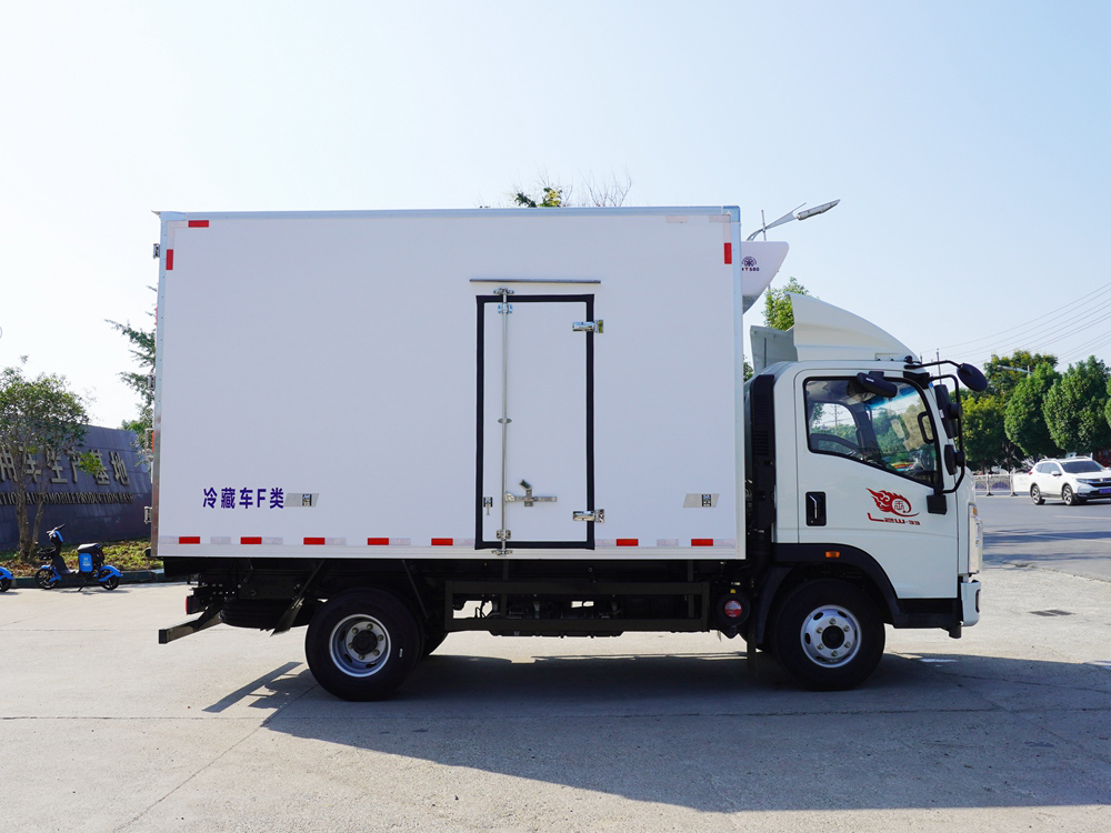重汽豪沃冷藏車（國六）{i}