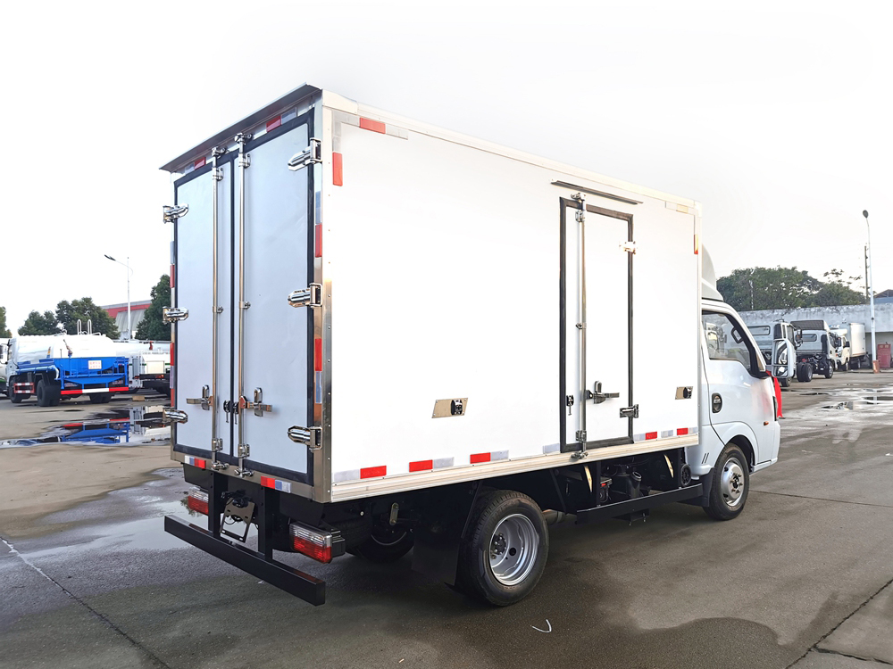 東風途逸柴油（國六）冷藏車{i}