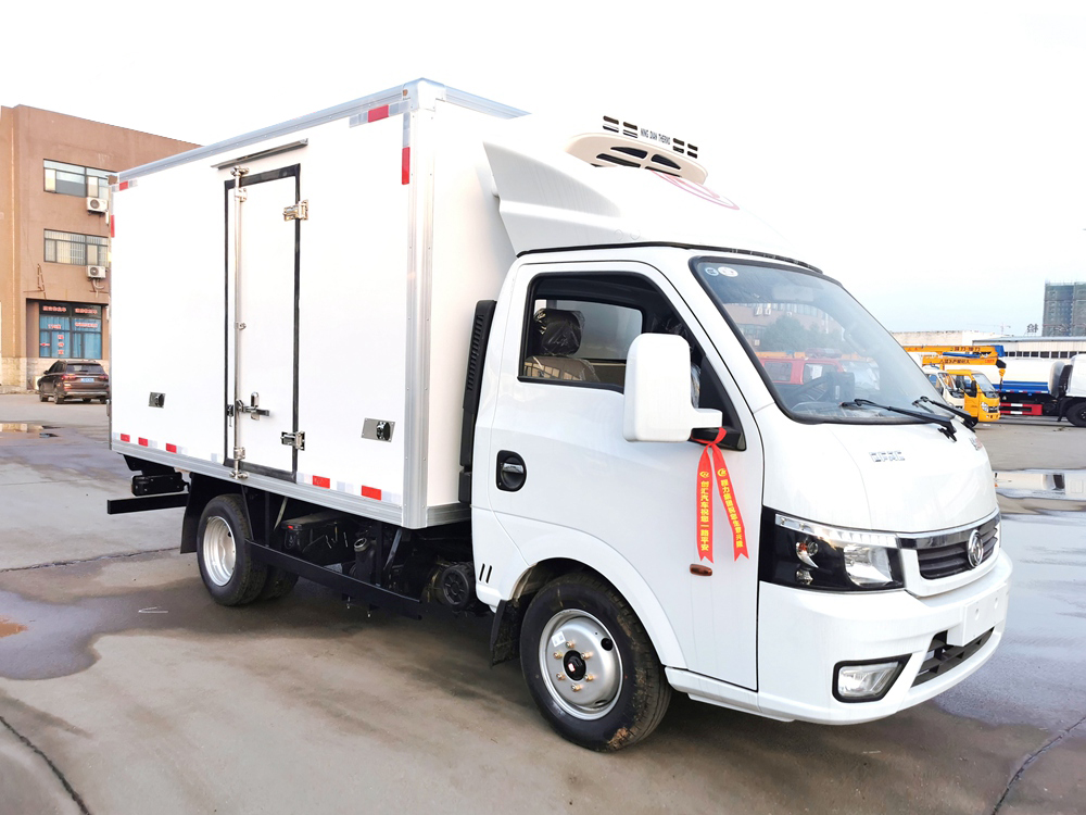 東風途逸柴油（國六）冷藏車{i}