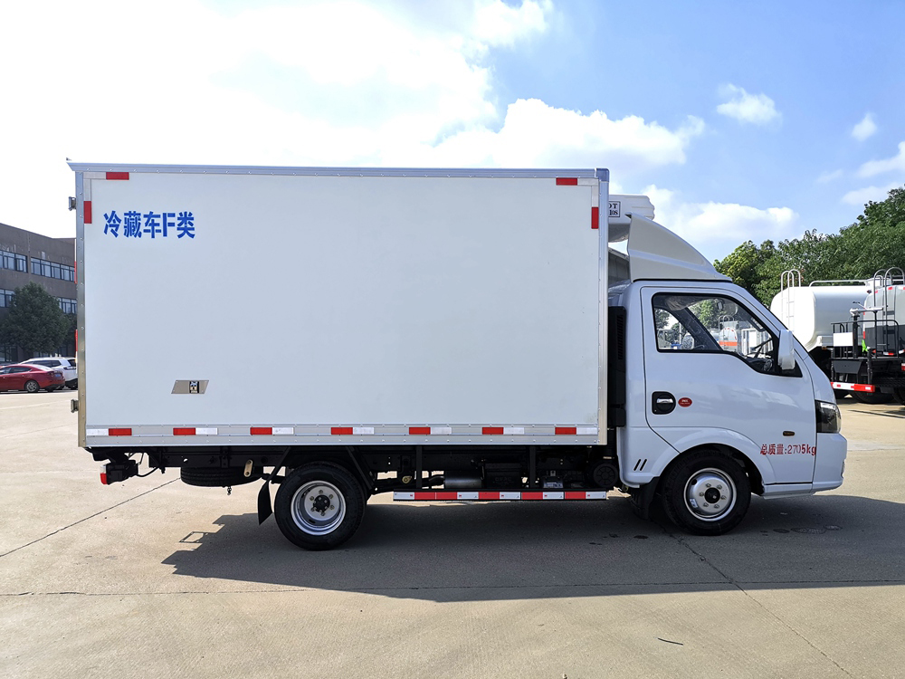 東風途逸汽油（國六）冷藏車{i}