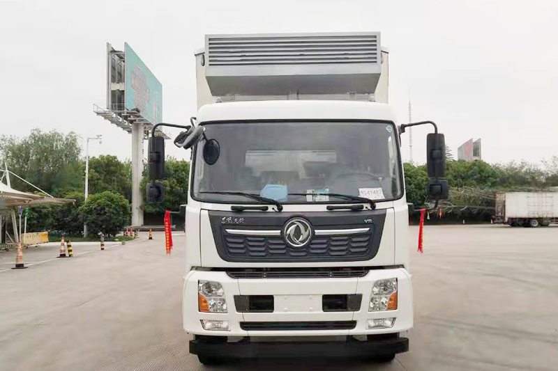 東風天錦6.8米畜禽運輸車（運豬車）{i}