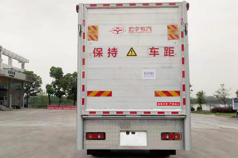 東風天錦6.8米畜禽運輸車（運豬車）{i}