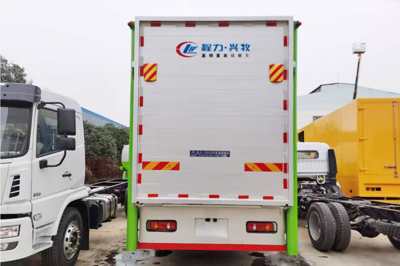 東風天龍9.6米畜禽運輸車（運豬車）{i}