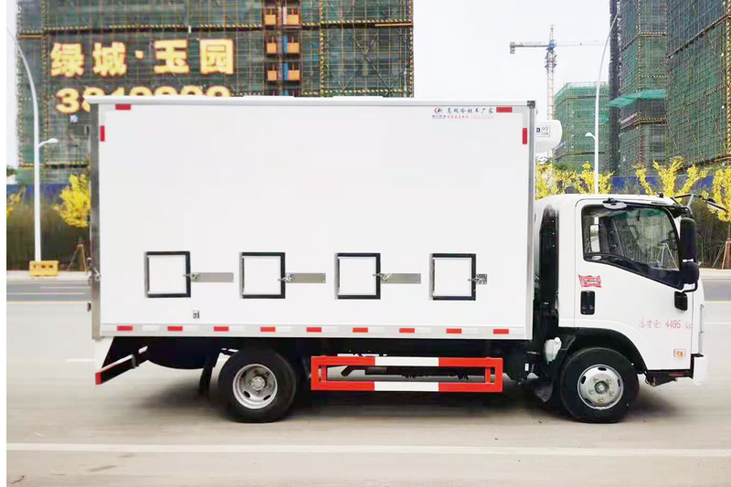 五十鈴4.2米雛禽運(yùn)輸車（雞苗運(yùn)輸車）{i}