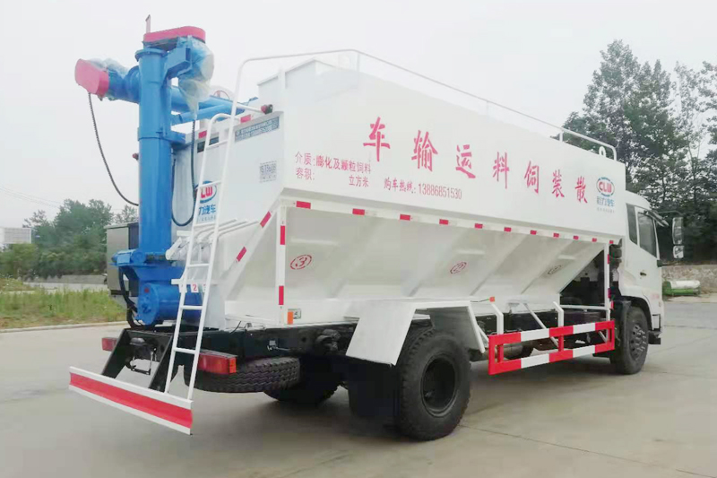東風天錦散裝飼料運輸車（飼料車）{i}