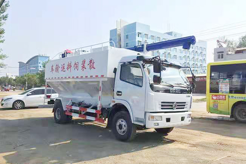 東風大多利卡散裝飼料運輸車（飼料車）