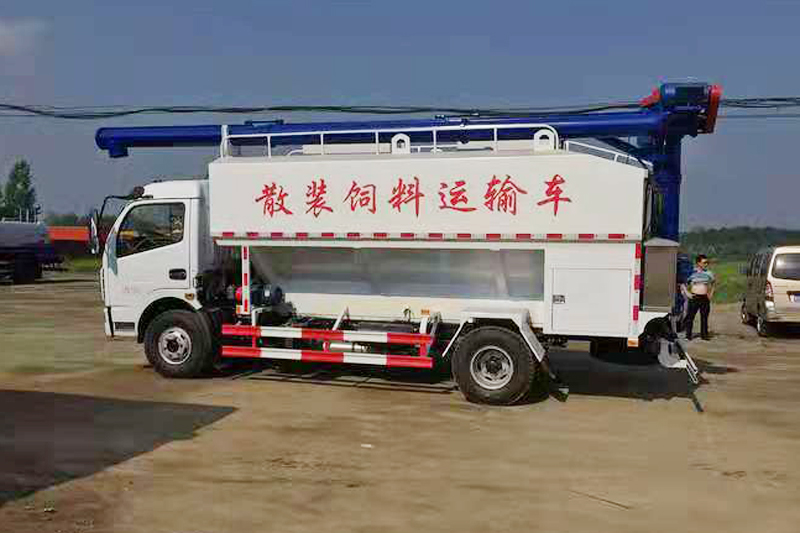 東風大多利卡散裝飼料運輸車（飼料車）{i}