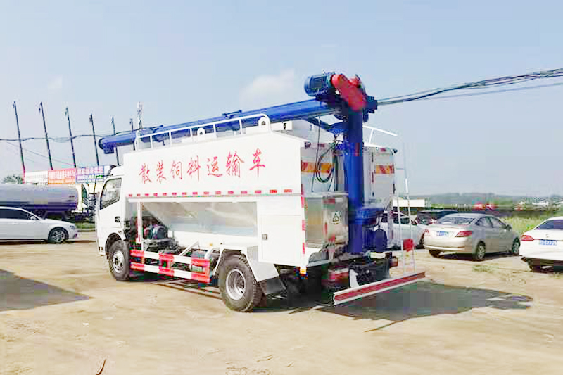 東風大多利卡散裝飼料運輸車（飼料車）{i}
