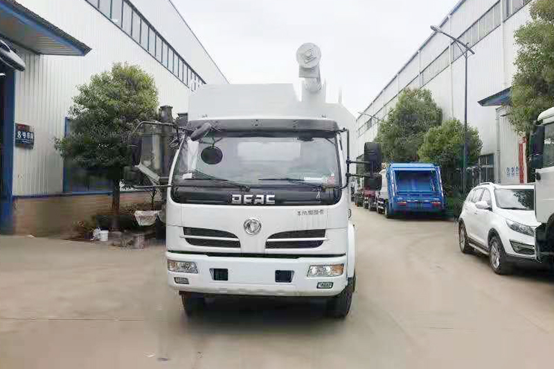 東風大多利卡散裝飼料運輸車（飼料車）{i}