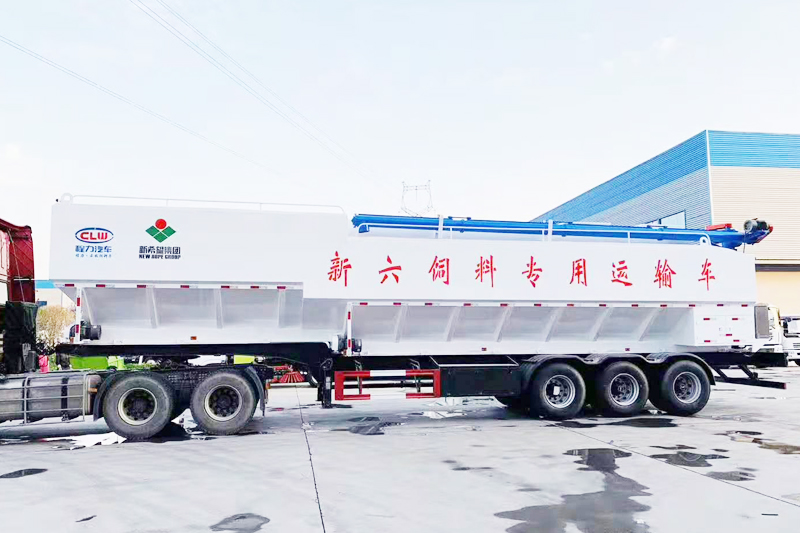 半掛飼料運輸車（58-65立方）{i}