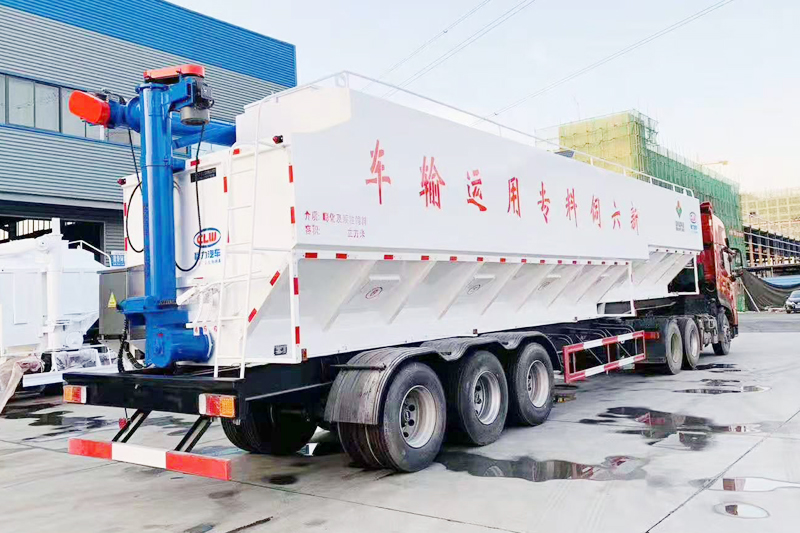 半掛飼料運輸車（58-65立方）{i}