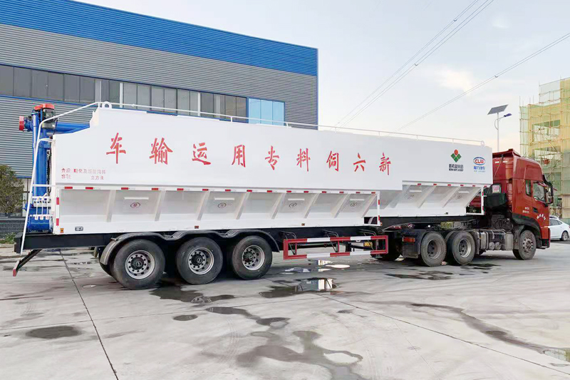 半掛飼料運輸車（58-65立方）{i}