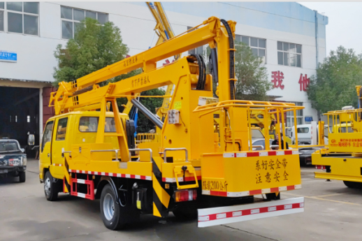 國六慶鈴18米高空作業(yè)車（黃牌，折疊臂）{i}