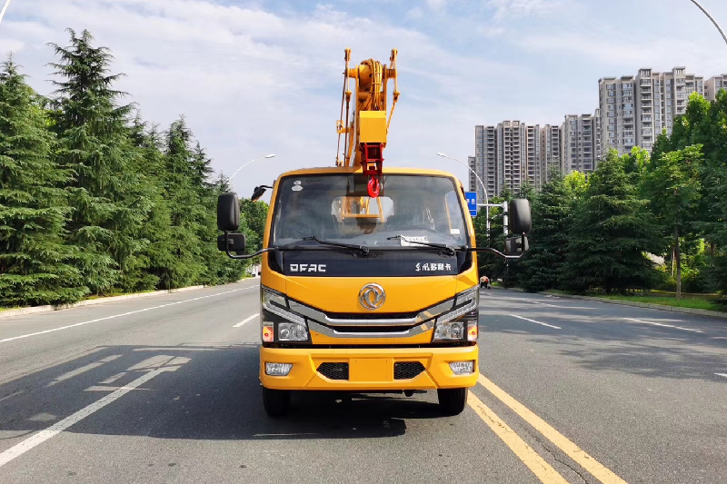 國六東風18.5米高空作業(yè)車（黃牌，折疊臂）{i}