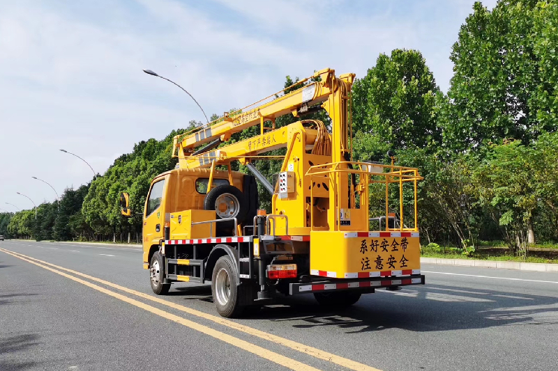 國六東風18.5米高空作業(yè)車（黃牌，折疊臂）{i}